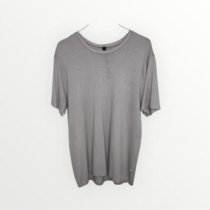 Lululemon Men's Metal Vent Tech Light Gray Athletic Short Sleeve Shirt Mesh XL